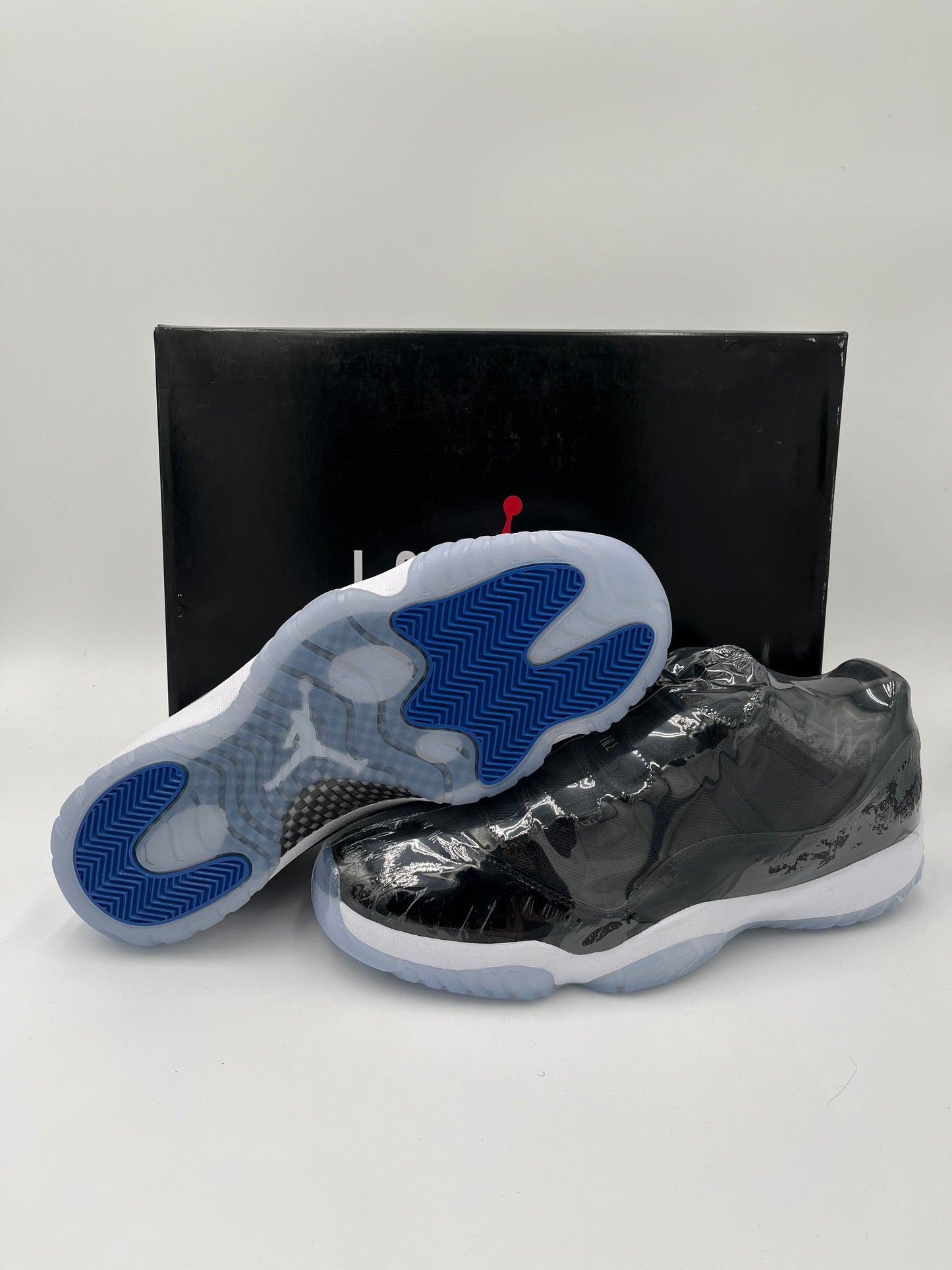 Jordan 11 low space jam