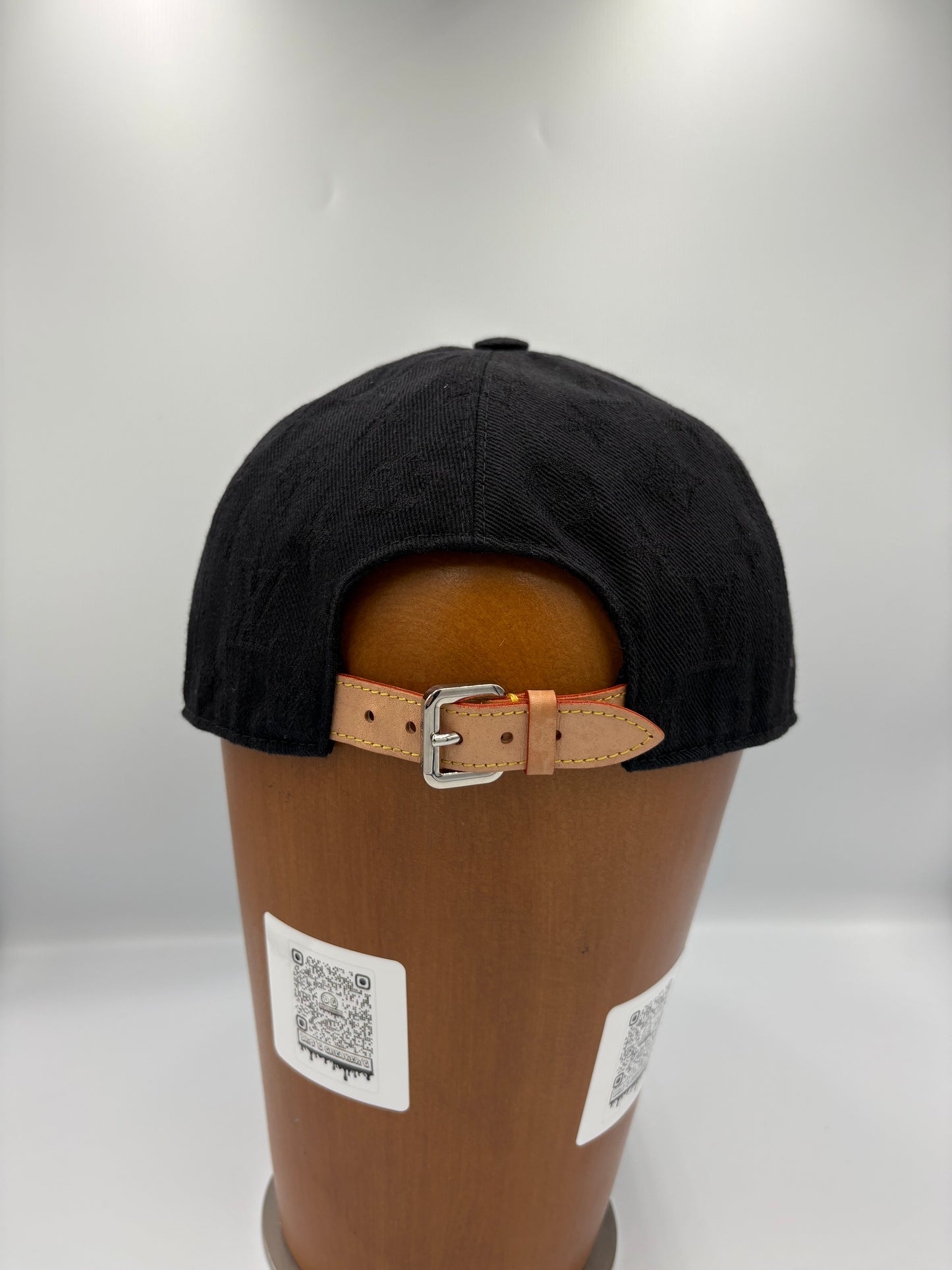 Louie Vuitton monogram cap