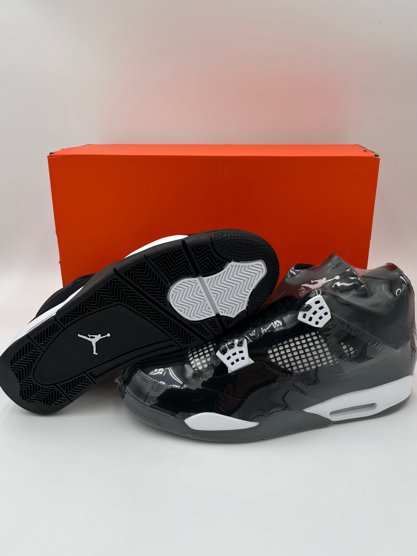 Jordan 4 white thunder