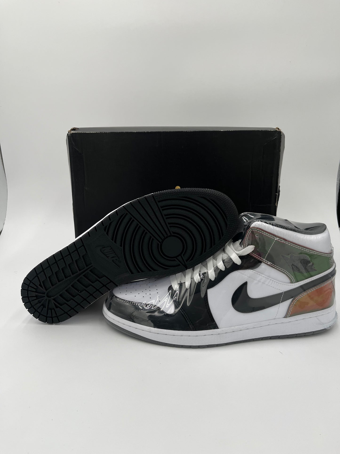 Jordan 1 mid Heat Reactive