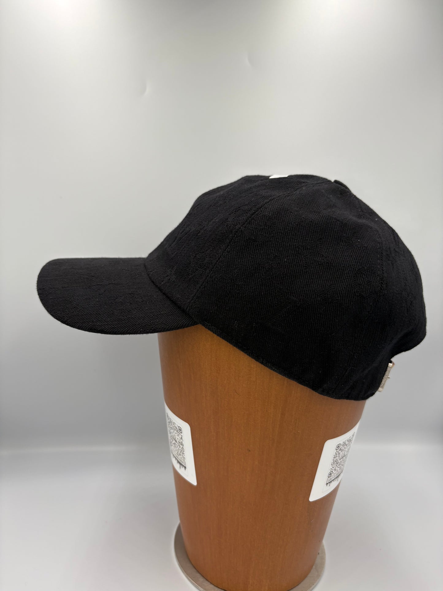 Louie Vuitton monogram cap